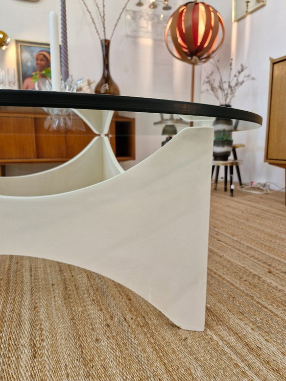 Image 1 of Table basse vintage de style futuriste avec plateau en verre, datant des années 1970.