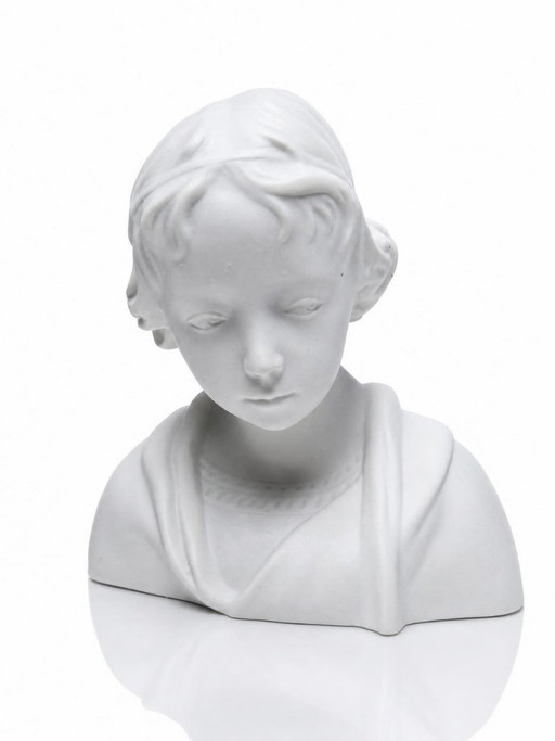 Busto de un niño en bizcocho de porcelana blanca de Limoges, obra de Camille Tharaud.