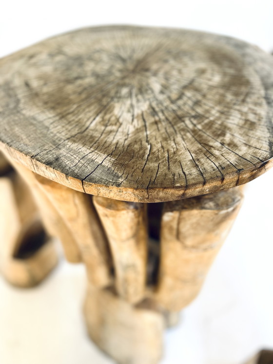 Image 1 of Vintage Handgesneden Handvormige Barkrukken + Tafel ‘70