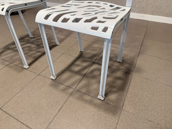 Artifort | Jeremy Harvey | Hello There Chair | White metal | 2 pieces – Dining chairs (photo 3 of 11)