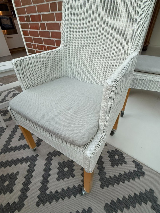 Image 1 of 8 originele Lloyd LOOM stoelen, eetkamerstoelen, ook in kleinere aantallen verkrijgbaar, houten frame, wit riet.