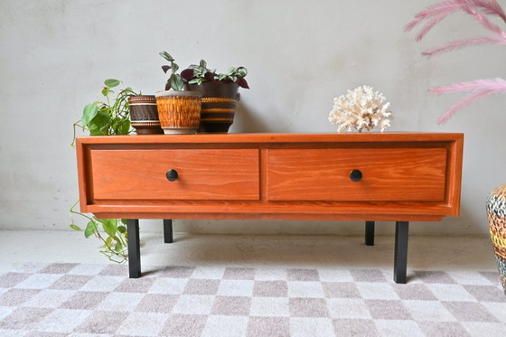 Image 1 of Vintage Lowboard Met Lades – Tijdloos Design