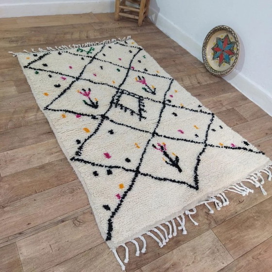 Image 1 of Handgefertigter, einzigartiger, authentischer marokkanischer Teppich – Naturwolle, Boho-Stil, handgewebt (172 × 110 cm)