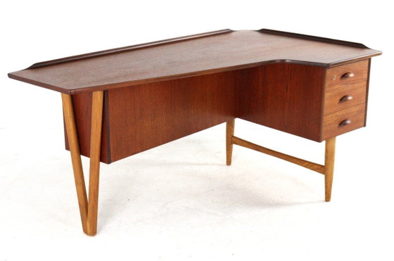 Image 1 of Peter Løvig Nielsen voor Hedensted Møbelfabrik boomerang bureau vintage 