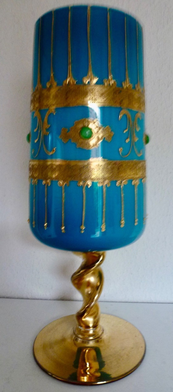 Image 1 of Vintage blauwe glazen beker of kelk in turquoise met goud.