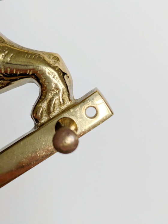 Image 1 of Portachiavi bassotto in ottone vintage, scaffale da parete con ganci del Medioevo