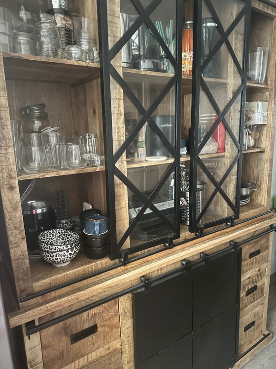 Hölzerne Vitrine mit Metallschiebetüren, Mango Hout, Holz, Braun, Rustic (Foto 3 von 6)