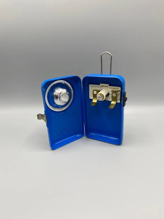 Vintage zaklamp uit de jaren 60 met SPF-bescherming, blauw gelakt metaal en chromen reflector. (photo 4 of 4)