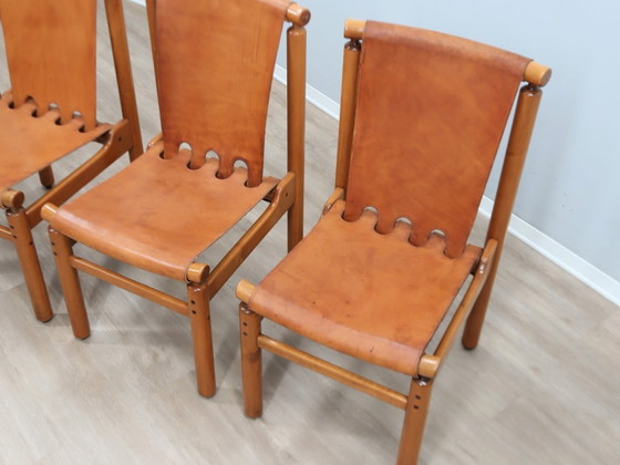 Image 1 of Juego de 4 sillas Ilmari Tapiovaara para La Permanente, de nogal y cuero, de la década de 1960.