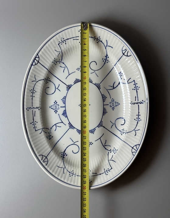 Image 1 of Servizio da tavola Boch Frères composto da 6 piatti in maiolica e un piatto da portata – Motivo "Cipolla Blu" (Zwiebelmuster), B