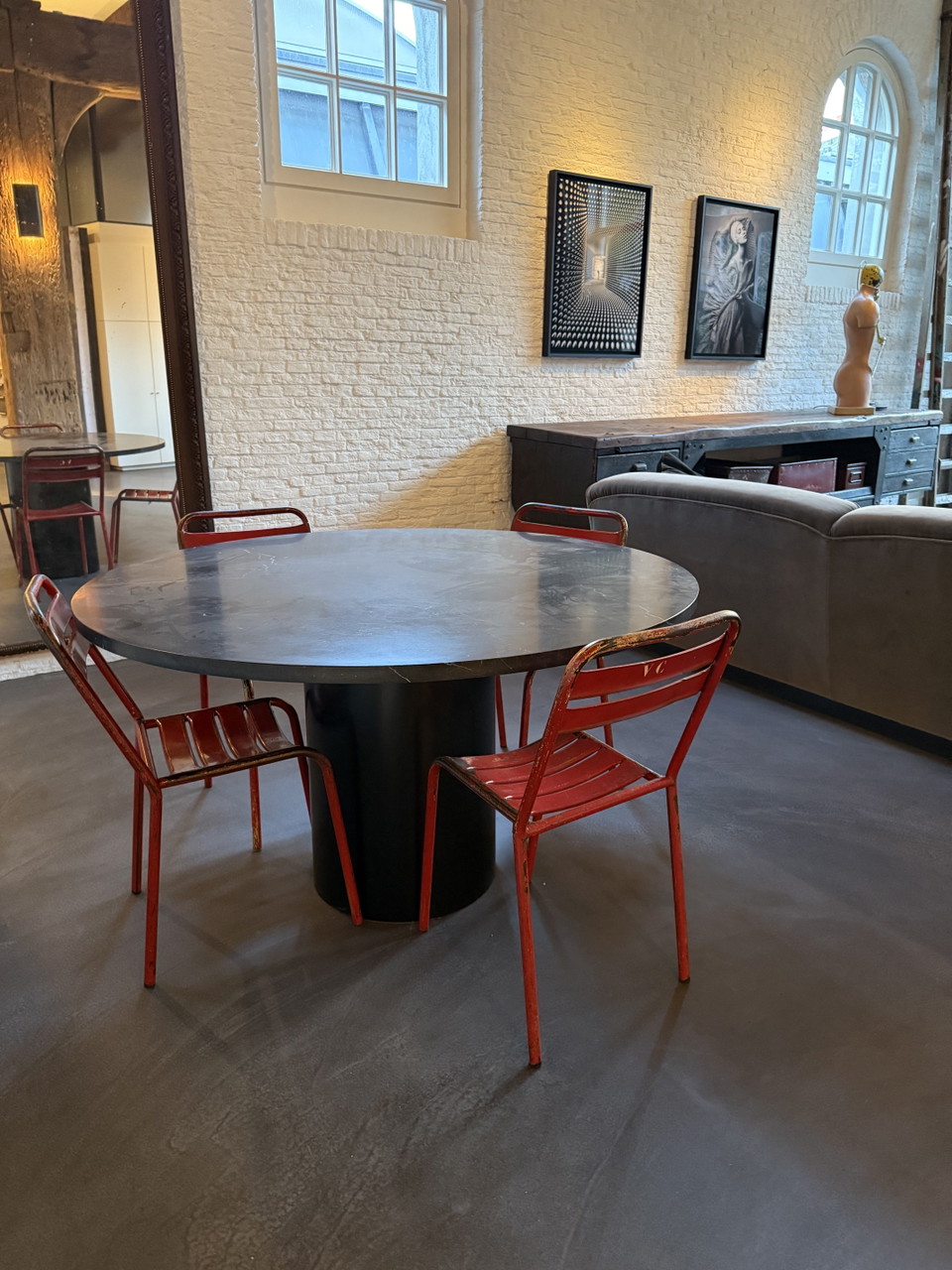 4 sillas de café francesas rojas de los años 50