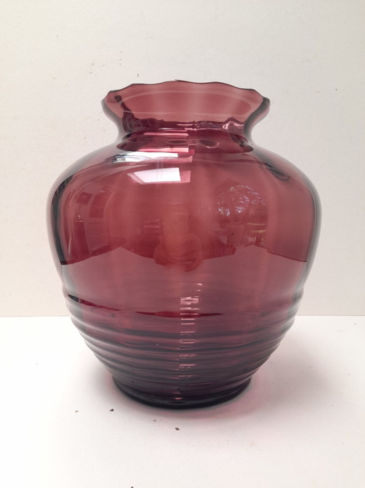 Doyen Art Deco Vase in Bordeaux Glass – vazen