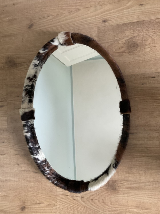Vintage spiegel met koeienhuid – Glass, Leather (photo 4 of 9)
