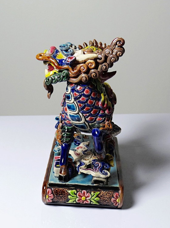 Gesigneerde Chinese polychrome geëmailleerde Jiaozhi keramiek Qilin/Kylin met doos – Vintage (photo 10 of 15)