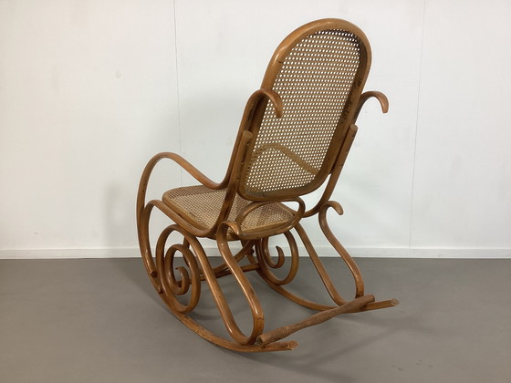 Image 1 of Vintage Thonet Stijl Rotan Schommelstoel Fauteuil