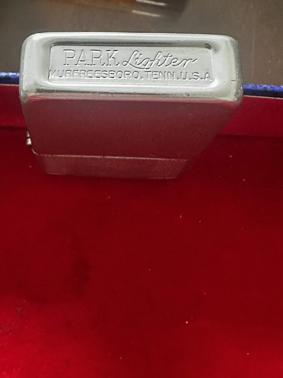 Image 1 of 9 vintage, stormbestendige benzineaanstekers met reclame-uitingen, gemaakt in de VS en Japan, waaronder 1 Zippo.