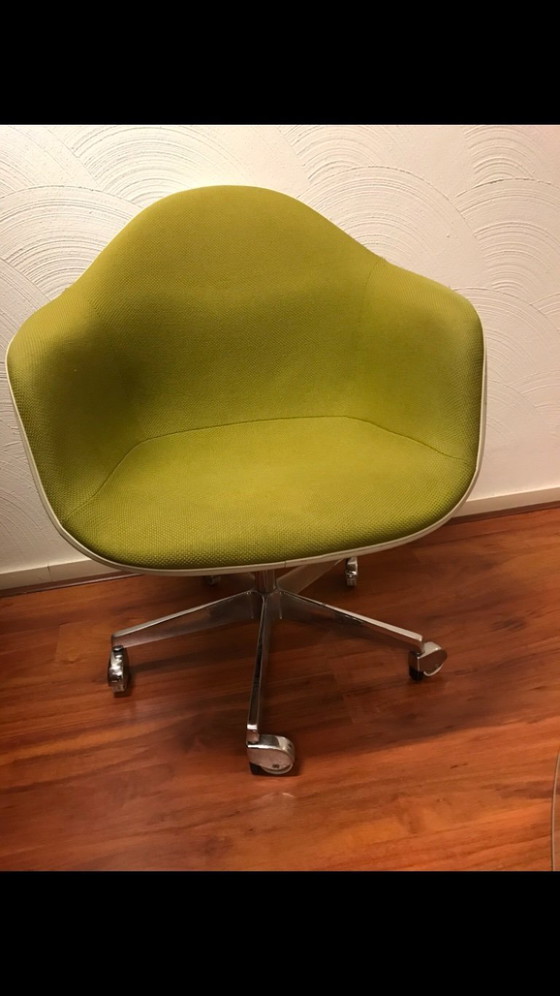Image 1 of Chaise coque Eames originale Herman Miller