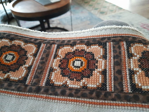 Cojín hecho a mano único 50,00€ envío gratis.