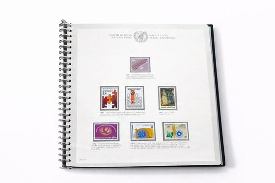 Image 1 of Bolaffi Oostenrijk filatelistisch album 1976-1982 compleet