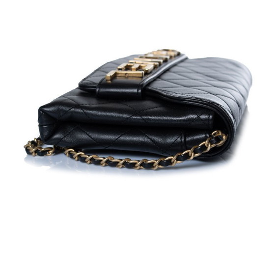 Chanel, Bolso de mano con solapa y logo encadenado – Clutches, Lambskin (photo 4 of 18)