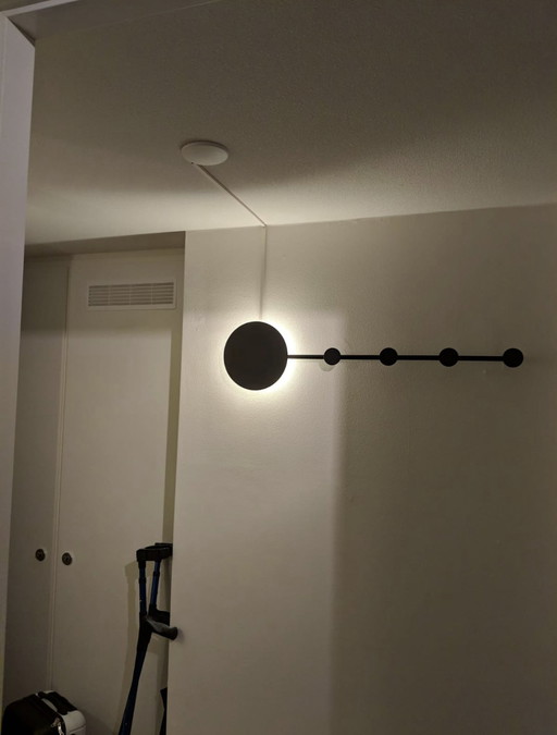 Faro Barcelona - gietijzeren kapstok met licht