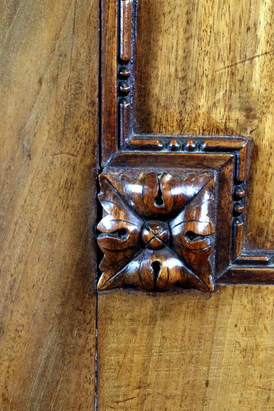 Image 1 of Elégant cabinet en acajou à décor floral vers 1780.