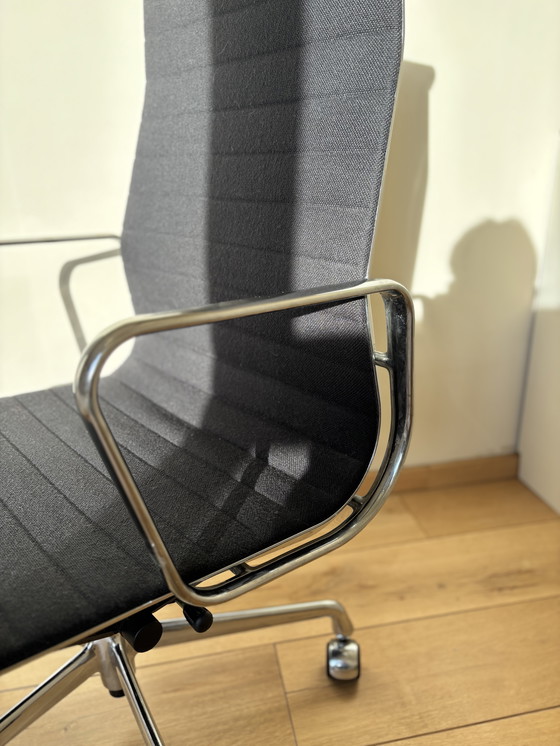 Image 1 of Silla Eames Aluminium Group EA119