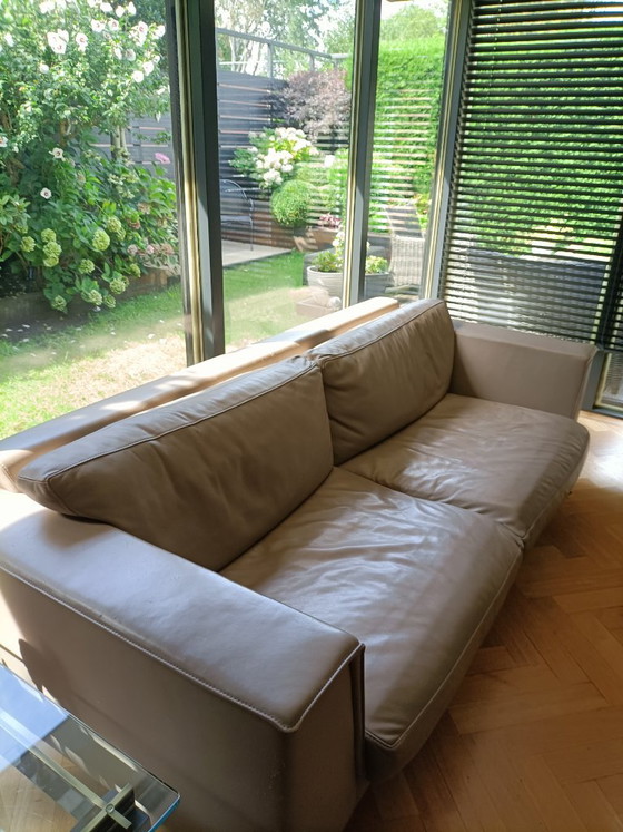Canapé 3 places en cuir – Leather, Metal (photo 4 of 5)