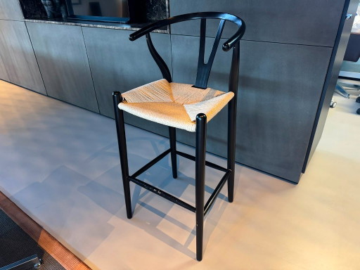 Hans Wegener Y-Chair Wishbone Barhocker Schwarz