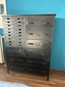 Cassettiera in acciaio nero