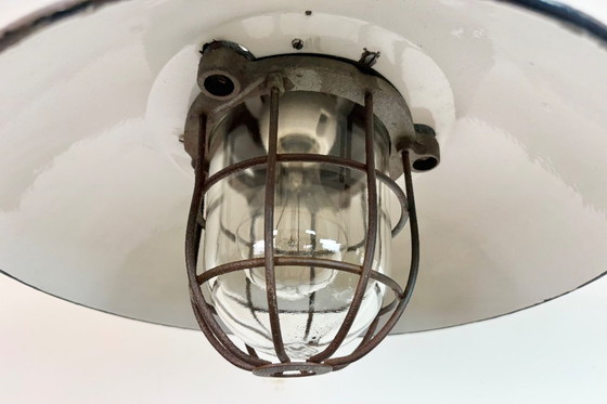 Image 1 of Industriële kooilamp van zwart emaille en gietijzer, jaren 60