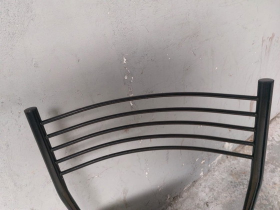 Image 1 of 4 chaises en métal avec assises en osier