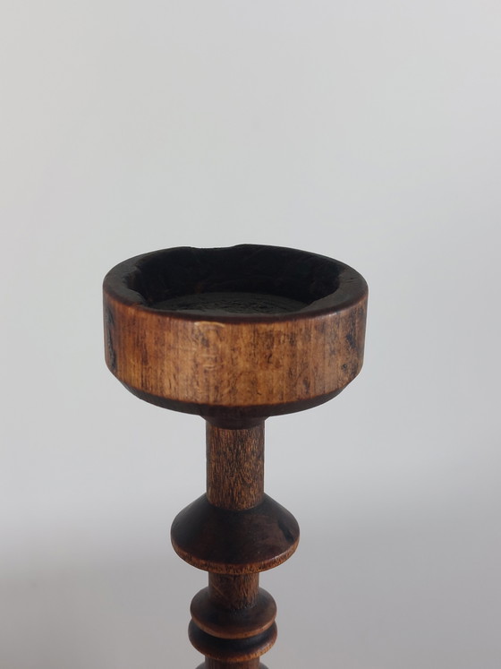 Image 1 of Candeliere antico in legno, rocchetti di filo, arte popolare, patina