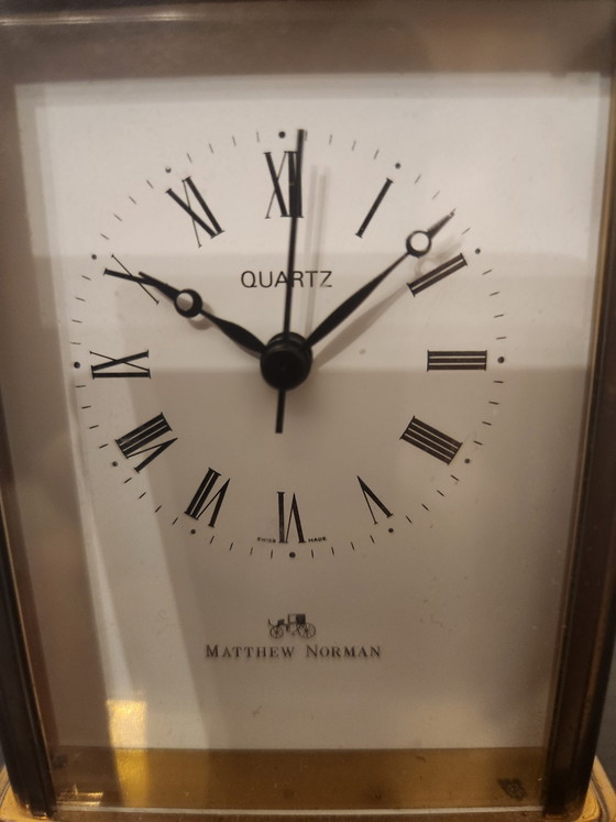 Image 1 of Prachtige Messing Matthew Norman Reisklok (Swiss Made) – Quartz