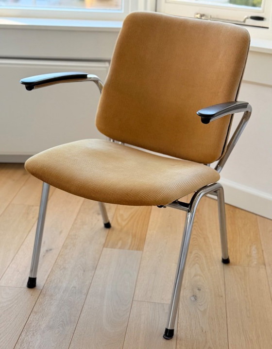 Prachtige gele Gispen de wit stoel met zwarte bies, Fauteuils, Kunststof, Textiel (foto 8 van 8)