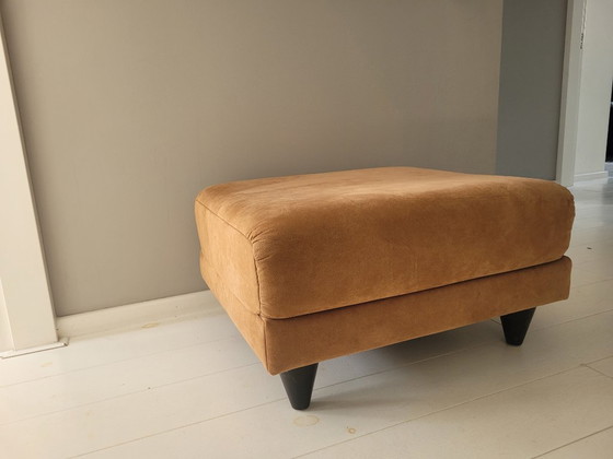 Image 1 of Two Leolux armchairs (Carabas model), one footstool, and three cushions. Upholstery: Alcantara.