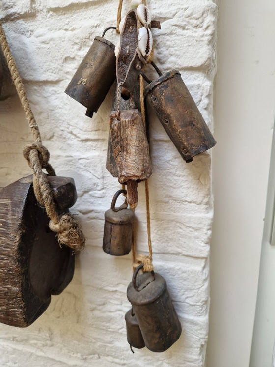 Collezione speciale di campanacci e campane da Asia e Africa, Decorazioni murali, Bronzo, Ferro, Beige (foto 9 di 11)