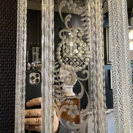 Espejo de principios del siglo XX con paneles de cristal de Murano grabados de Barovier & Toso – Wood, Glass (photo 3 of 12)