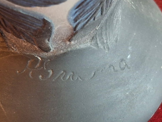 Image 1 of Vase aus mehrschichtigem, säuregeätztem Glas, signiert, Höhe 25,2 cm, Violett-/Aubergine-Töne