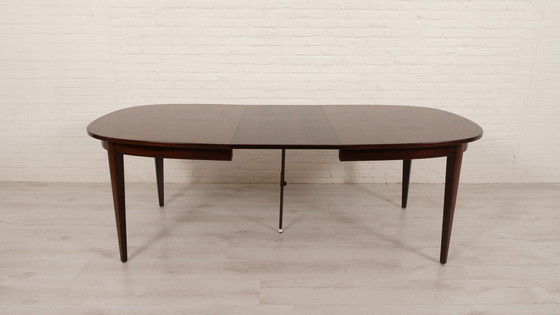 Image 1 of Table de salle à manger à rallonge ovale en palissandre d'origine danoise