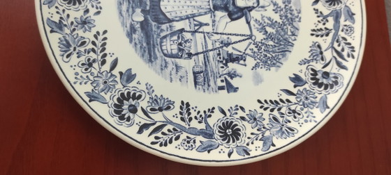 Image 1 of Lot de 2 assiettes murales vintage en faïence de Delft – Boch Belgium / Sphinx royal