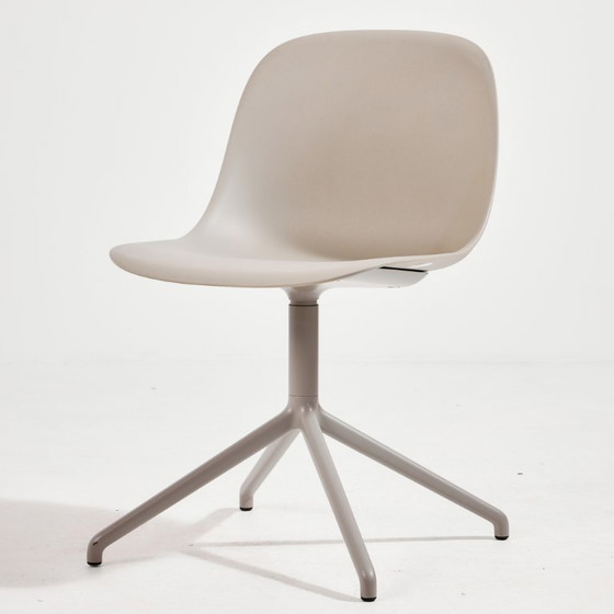 Image 1 of MK10515 Silla lateral de fibra de Iskos-Berlin para Muuto