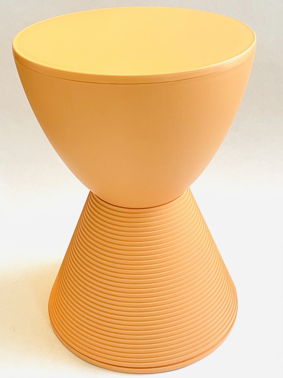 Image 1 of Kartell - Philippe Starck - Ensemble de 2 tabourets/tables d'appoint Prince AHA avec rangement