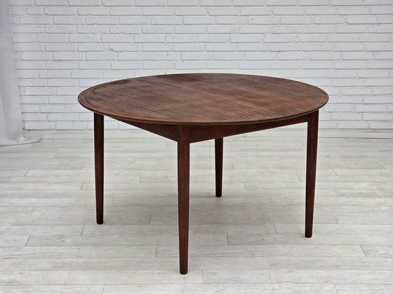 Image 1 of Table ronde de salle à manger pliante danoise des années 1960, en bois de teck, état d'origine