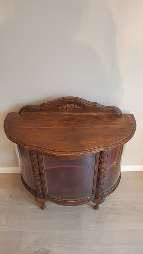 Image 1 of Wunderschöner antiker Vitrinenschrank mit runder Glasscheibe | warmes Eichenholz