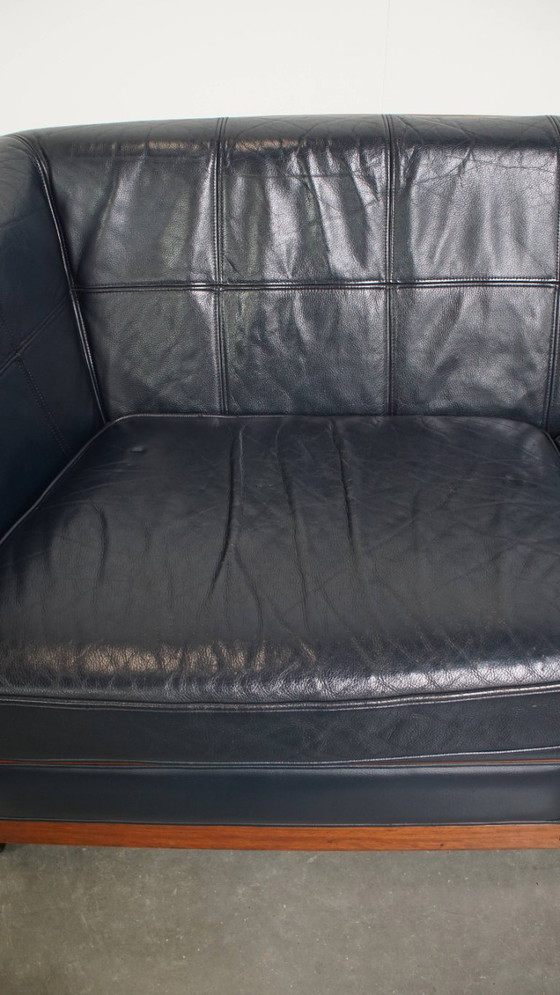 Image 1 of 2.5-zits Art Deco design bank van Schuitema met houtwerk en donkerblauw rundleer