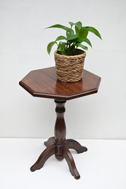 Vintage eiken bijzettafel, donker eiken achthoekige tafel, klassiek accent of plantenstandaard.