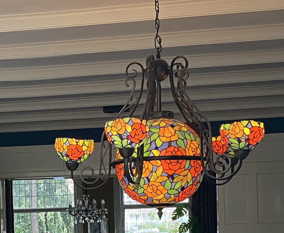 Image 1 of Lámpara colgante única estilo Tiffany con 5 puntos de luz.