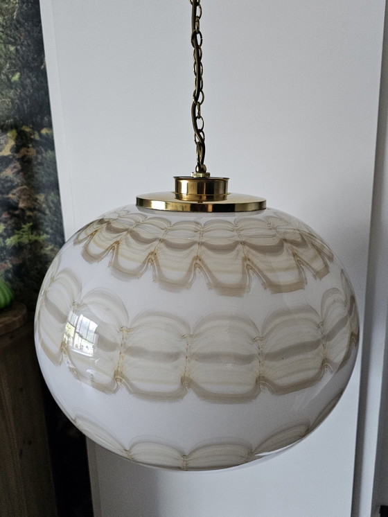 Image 1 of Lampada a sospensione MCM con grande paralume in vetro di Murano