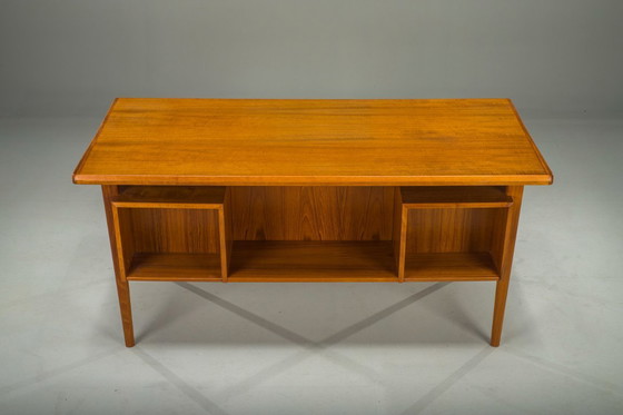 Image 1 of Dänischer Teakholz-Schreibtisch von Peter Lovig Nielsen für Hedensted Mobelfabrik, 1964